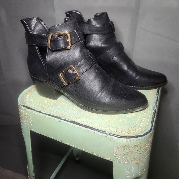 Forever 21 Black Pointed Toe Ankle Boots - Picture 5 of 5